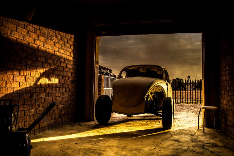 carrosserie-TOURRETTES-min_car_garage_volkswagen_sunset_vw_beetle-81658